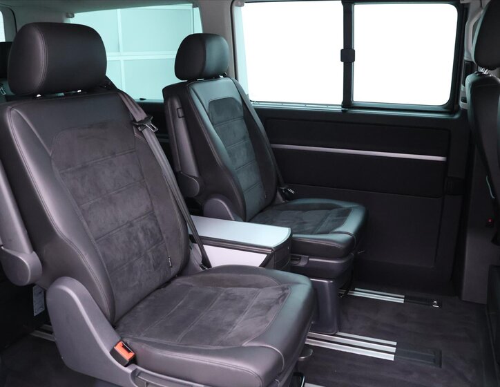 Volkswagen Multivan 14