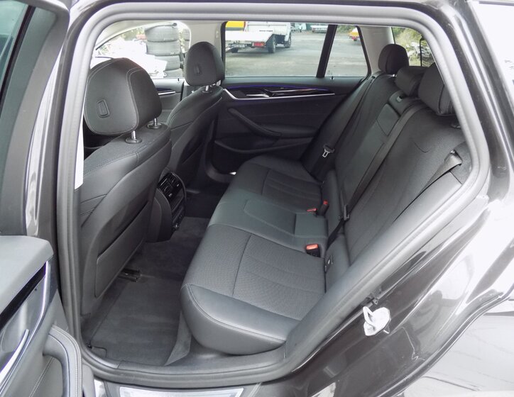 BMW Řada 5 Kombi 3,0 l 195 kw