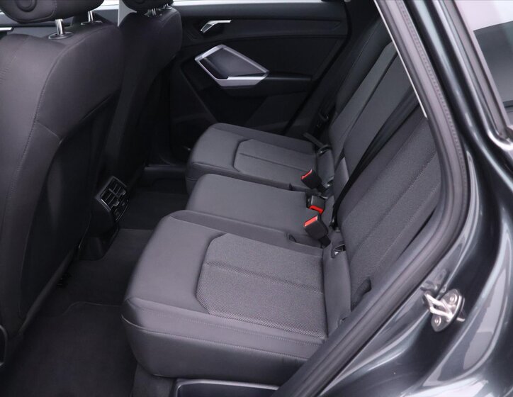 Audi Q3 SUV / Terénní 1,5 l 110 kw