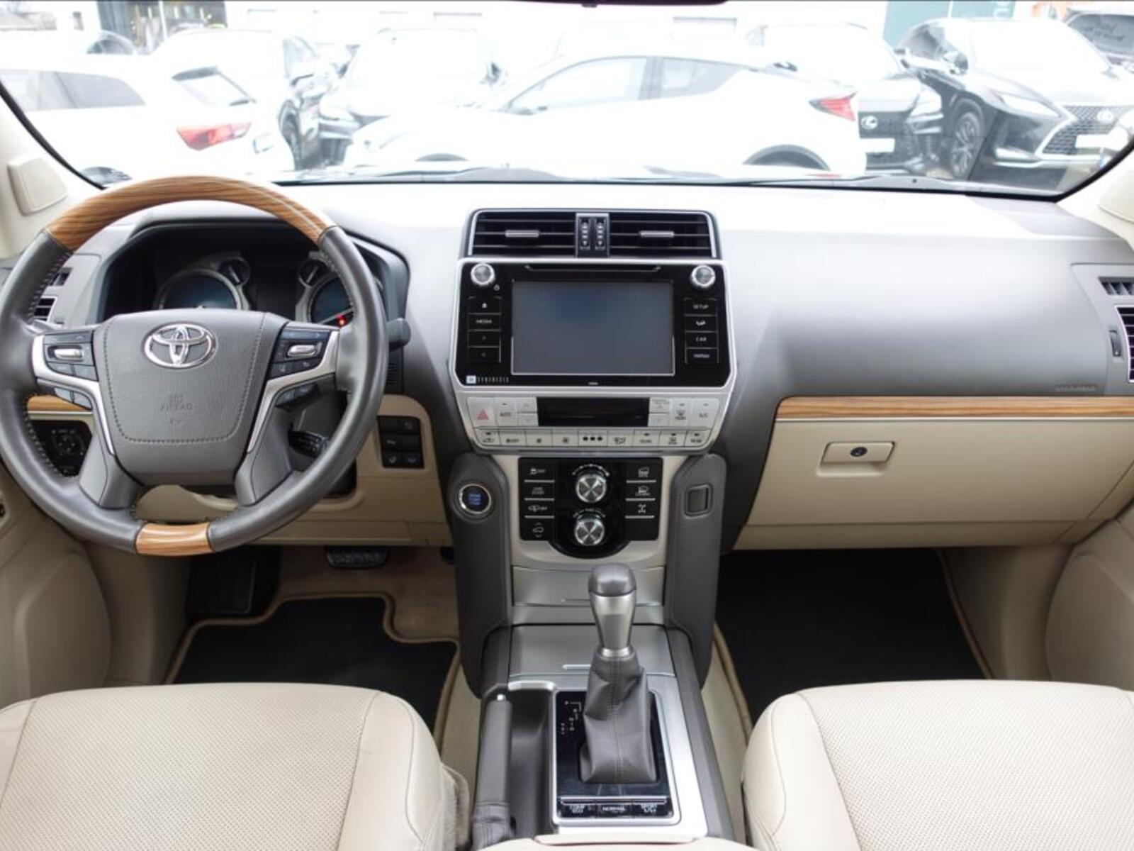 Toyota Land Cruiser 9