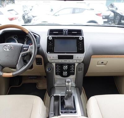 Toyota Land Cruiser 9