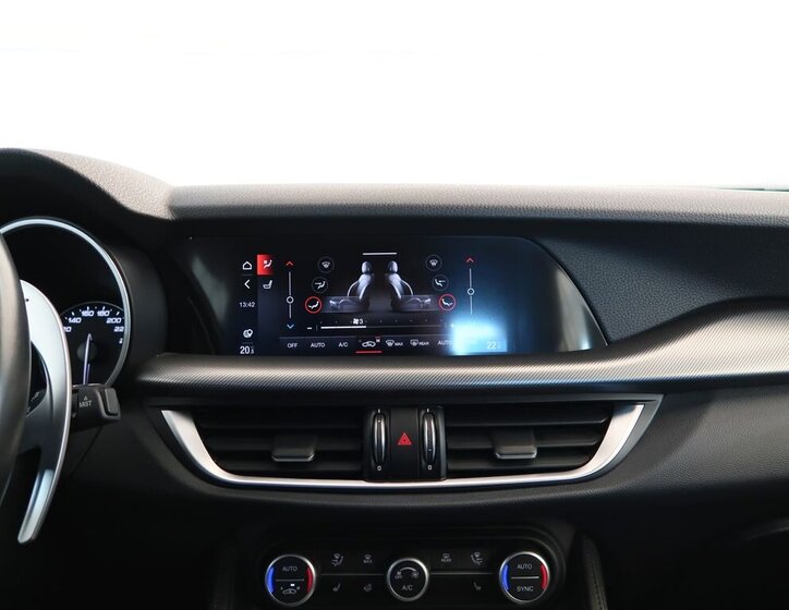 Alfa Romeo Stelvio 32