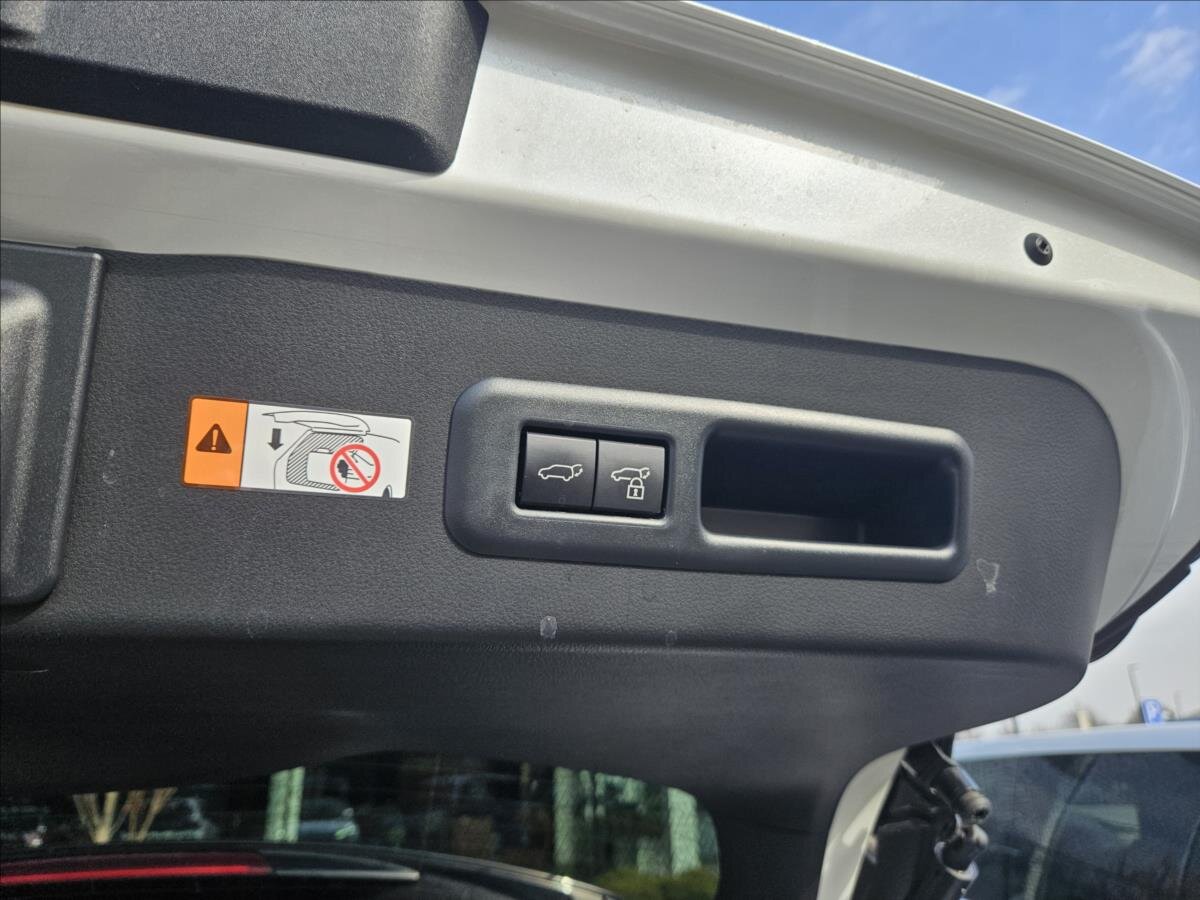 Lexus LBX SUV / Terénní 1,5 l 100 kw