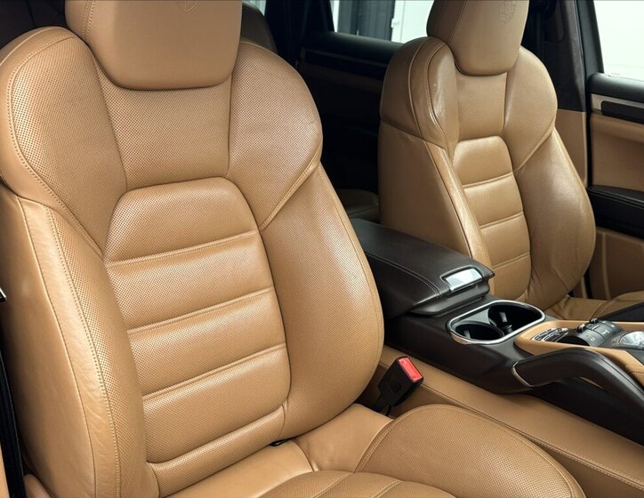 Porsche Cayenne 16