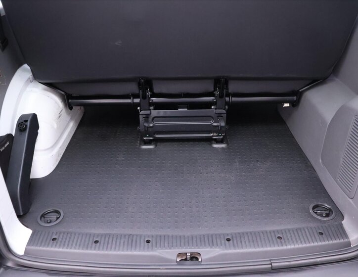 Volkswagen Transporter Kombi 2,0 l 81 kw