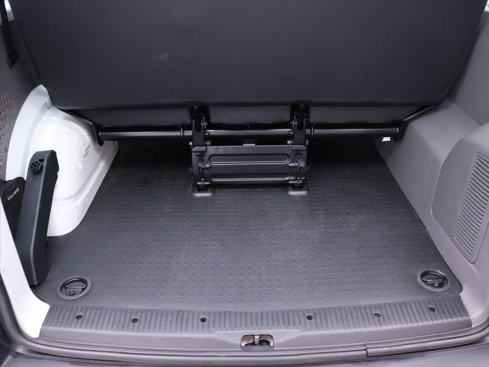 Volkswagen Transporter Kombi 2,0 l 81 kw