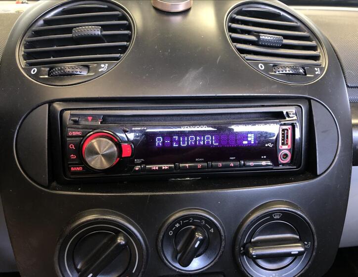 Volkswagen New Beetle 32