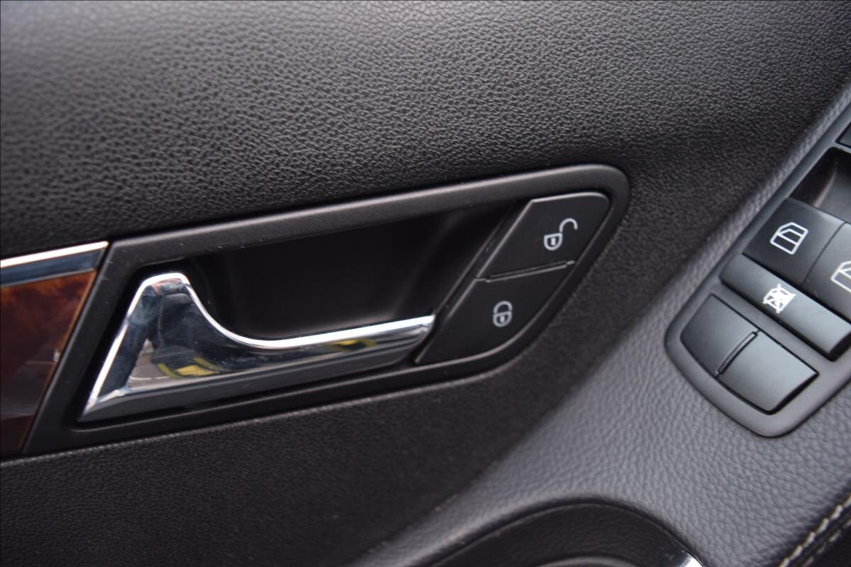 Mercedes-Benz Třídy R Kombi 3,0 l 140 kw