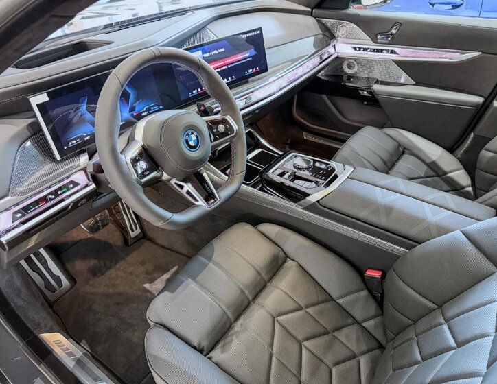BMW Řada 7 Sedan / Limuzína 3,0 l 420 kw