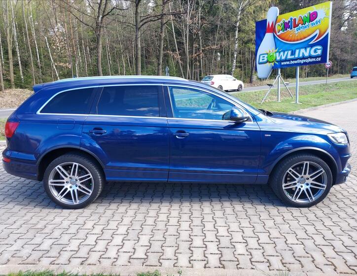 Audi Q7 6