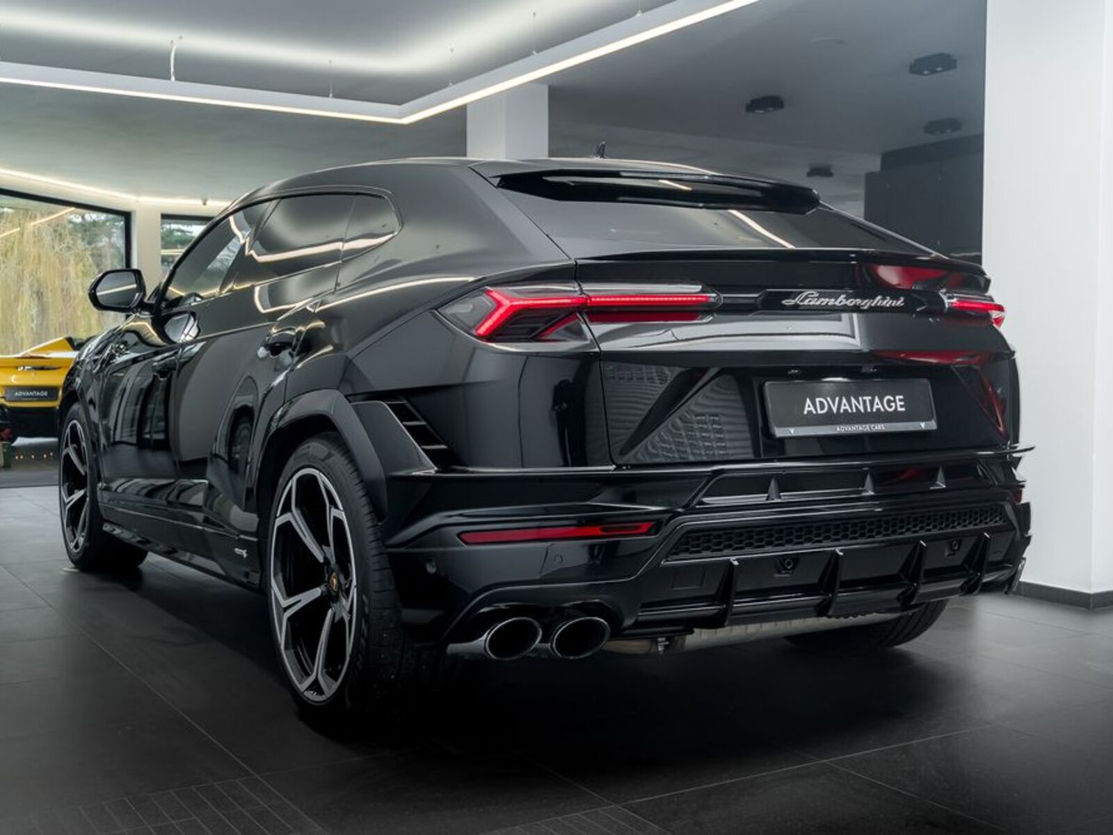 Lamborghini Urus 4