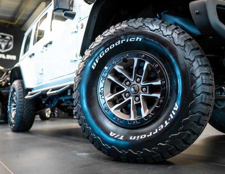 Jeep Wrangler Ostatní 6,4 l 350 kw