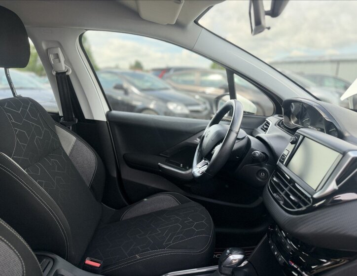 Peugeot 2008 SUV / Terénní 1,2 l 61 kw
