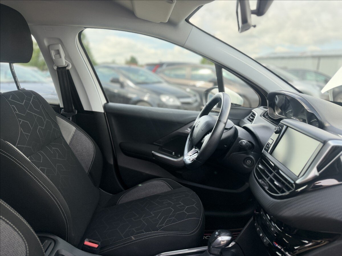 Peugeot 2008 SUV / Terénní 1,2 l 61 kw