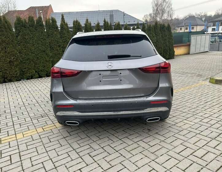 Mercedes-Benz GLA 5