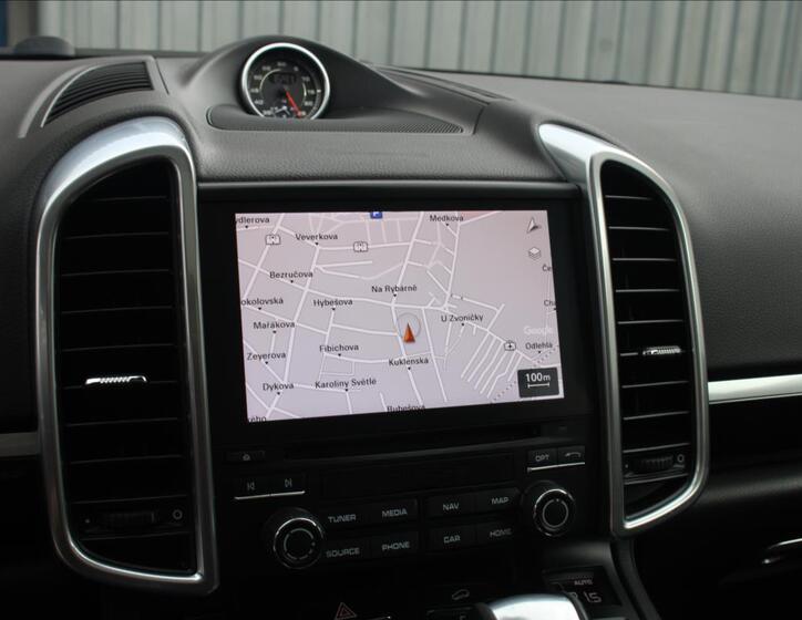 Porsche Cayenne SUV 4,1 l 283 kw