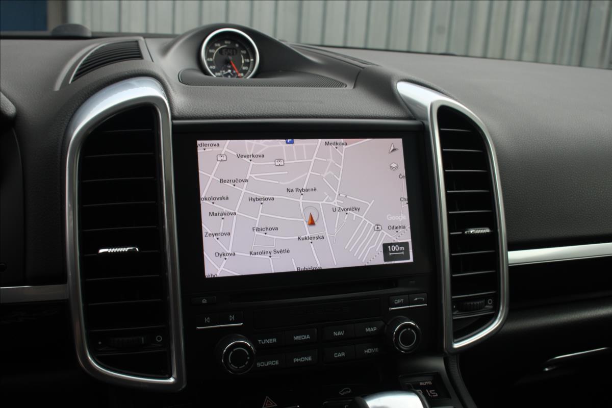 Porsche Cayenne SUV 4,1 l 283 kw