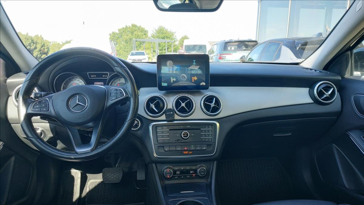 Mercedes-Benz GLA CUV 1,6 l 115 kw