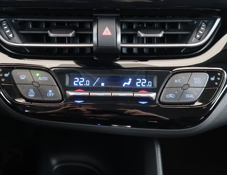 Toyota C-HR SUV 1,8 l 72 kw