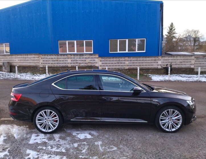 Škoda Superb Sedan / Limuzína 2,0 l 200 kw