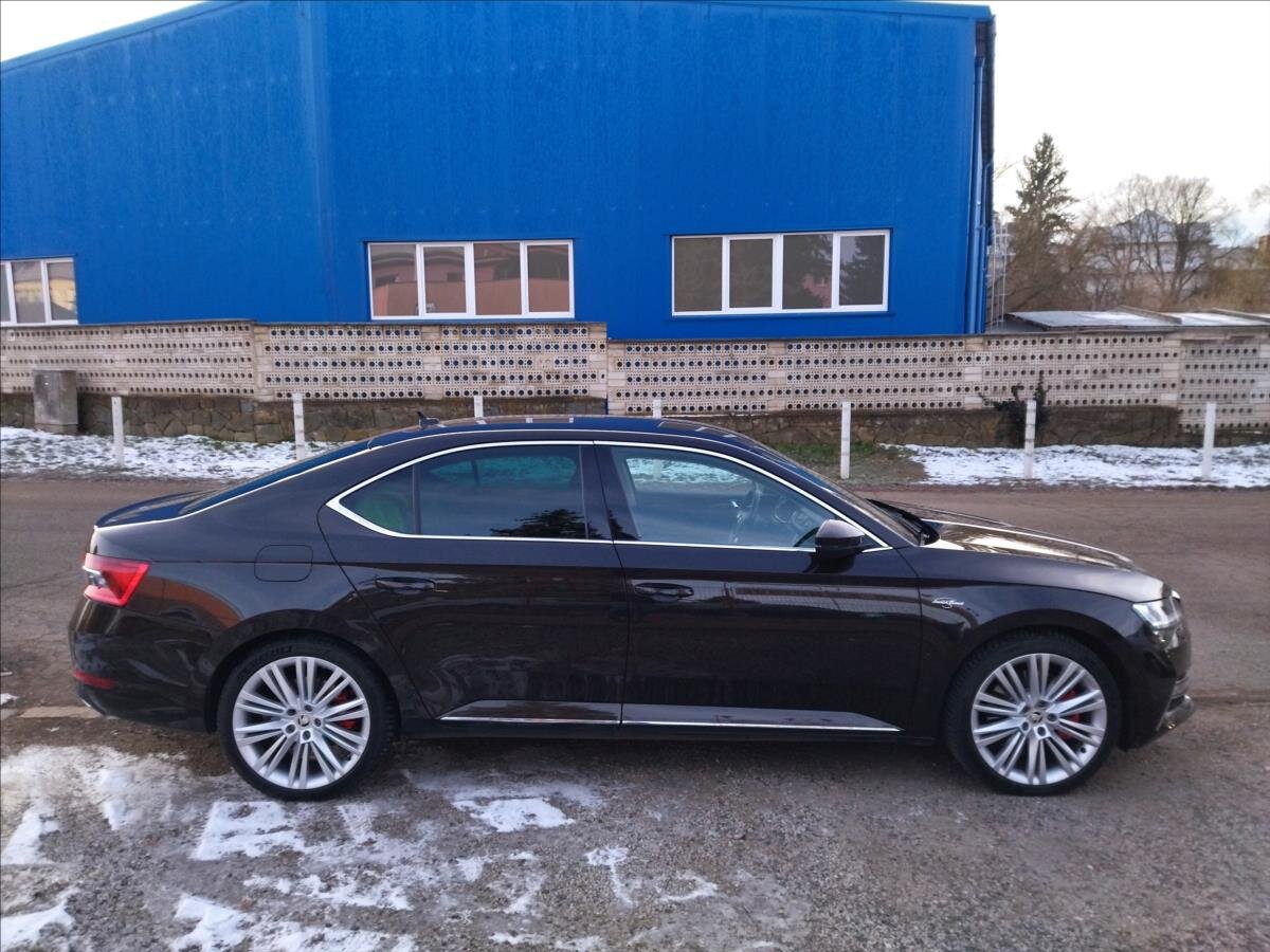 Škoda Superb Sedan / Limuzína 2,0 l 200 kw