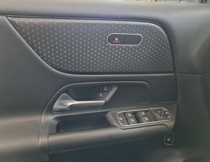 Mercedes-Benz GLB 12