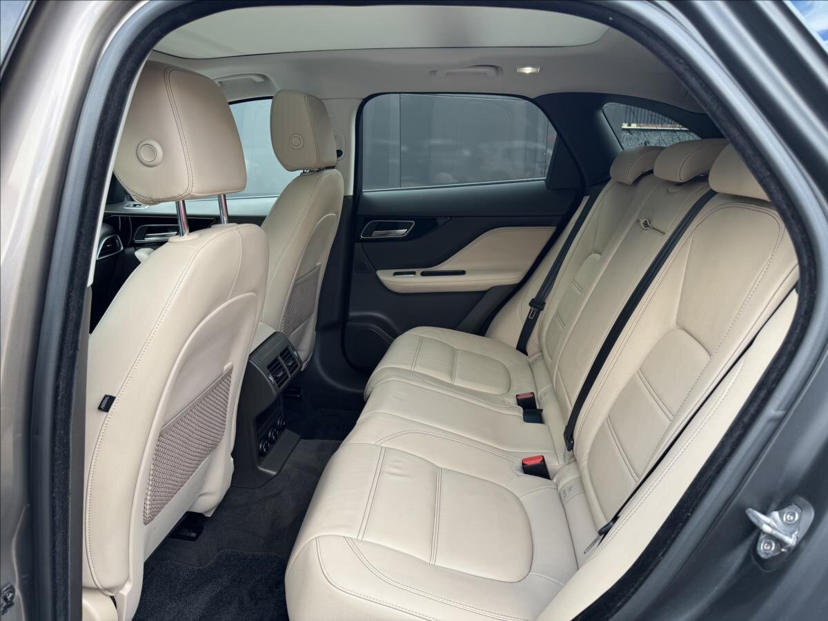 Jaguar F-Pace SUV 2,0 l 132 kw