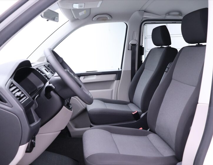 Volkswagen Transporter Kombi 2,0 l 62 kw