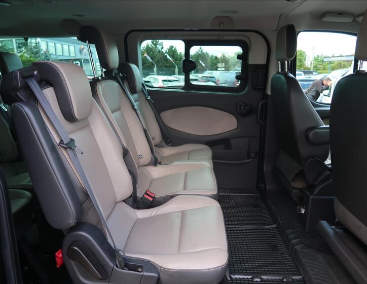 Ford Tourneo Custom MPV 2,2 l 114 kw