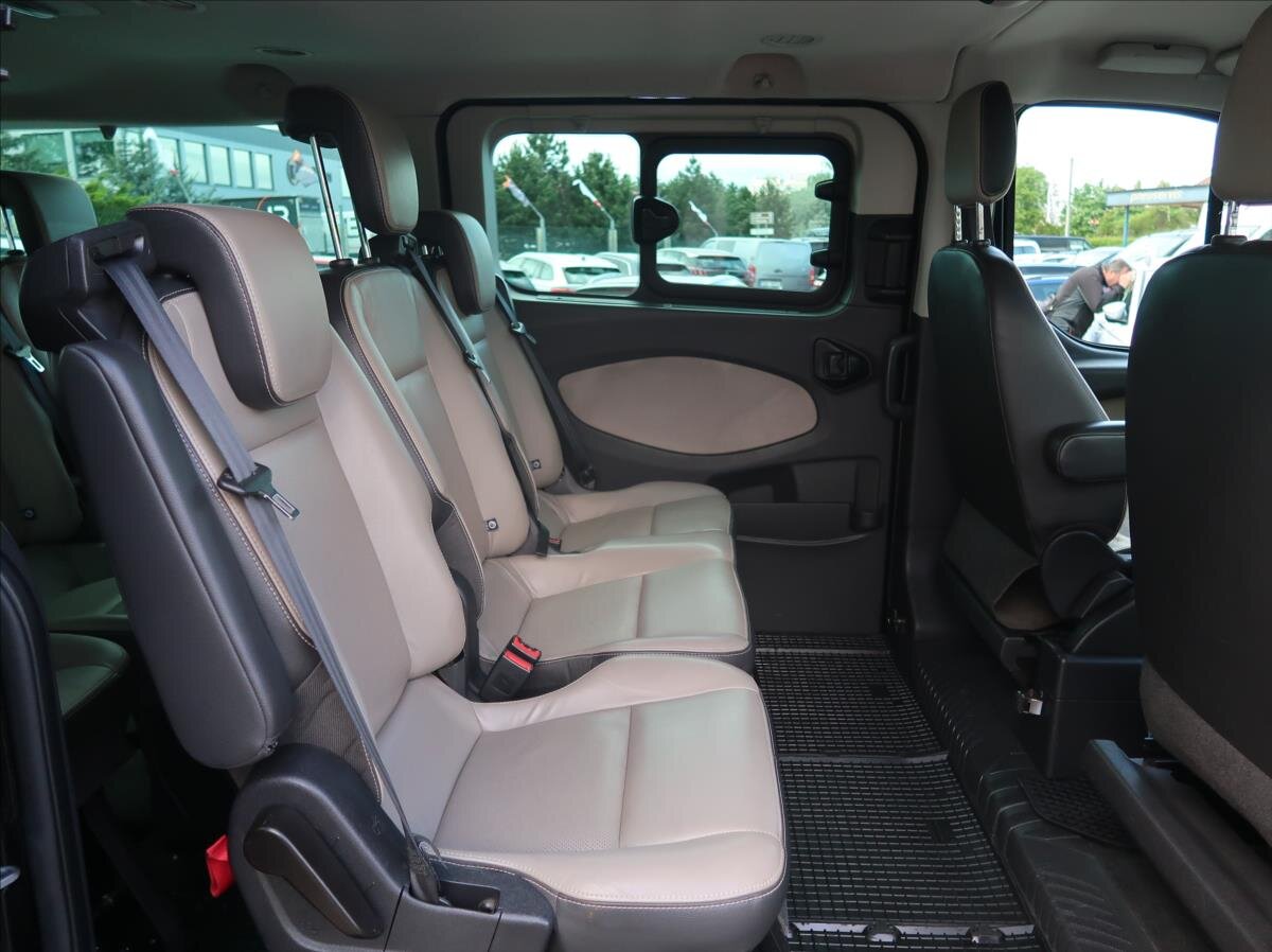 Ford Tourneo Custom MPV 2,2 l 114 kw