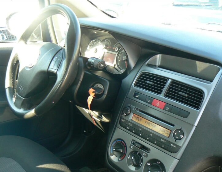 Fiat Linea Sedan / Limuzína 1,4 l 88 kw