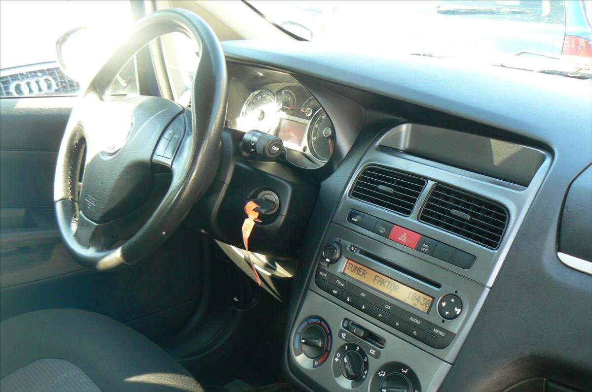 Fiat Linea Sedan / Limuzína 1,4 l 88 kw