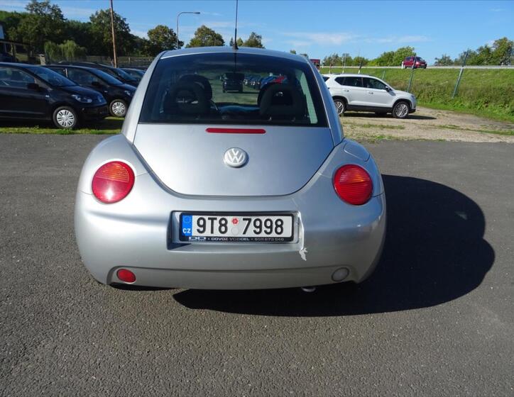 Volkswagen New Beetle 8