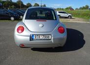Volkswagen New Beetle 8