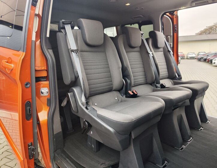 Ford Tourneo Custom 12