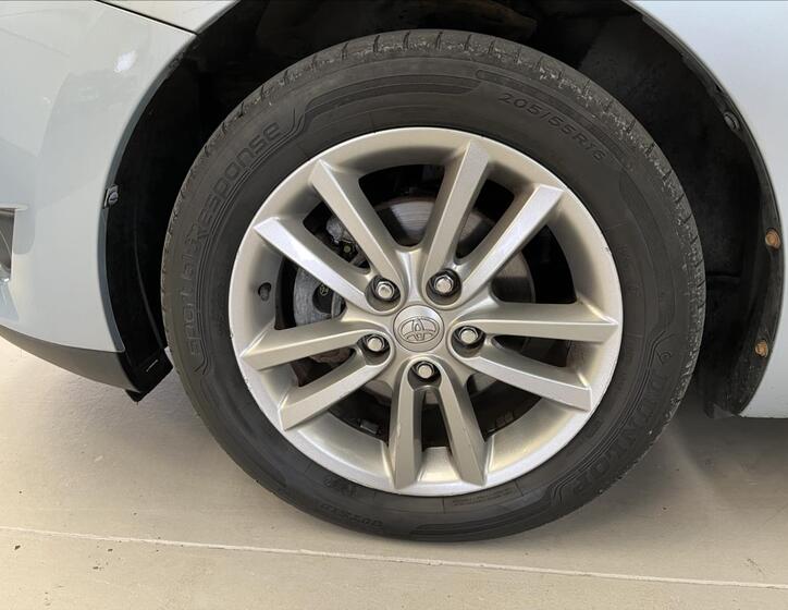 Toyota Auris 24