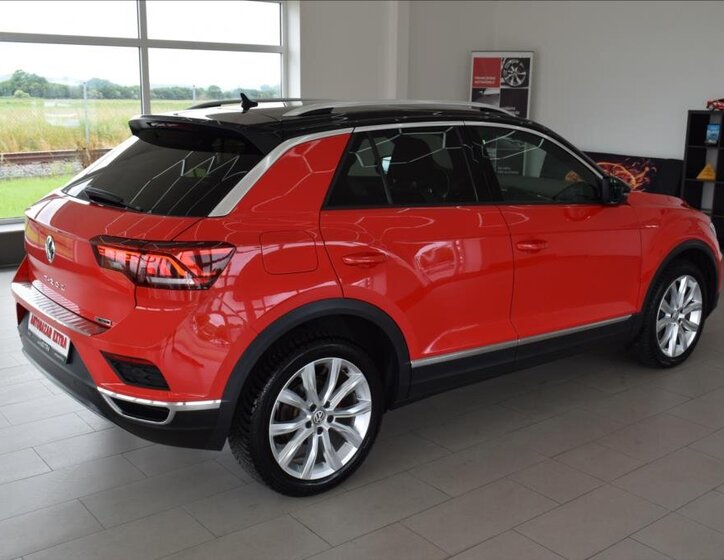 Volkswagen T-Roc SUV / Terénní 2,0 l 140 kw