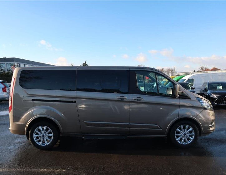Ford Tourneo Custom 5