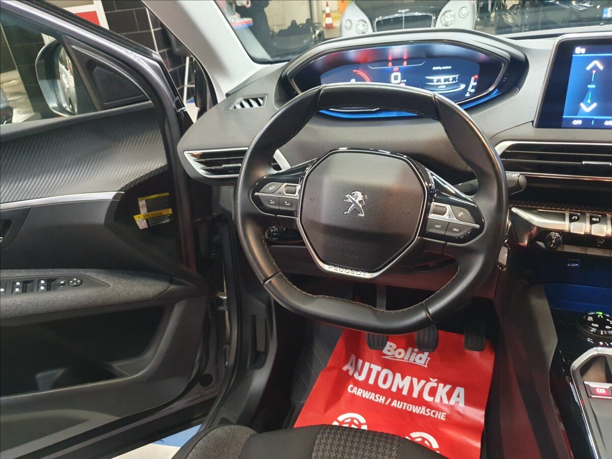 Peugeot 3008 SUV 1,2 l 96 kw