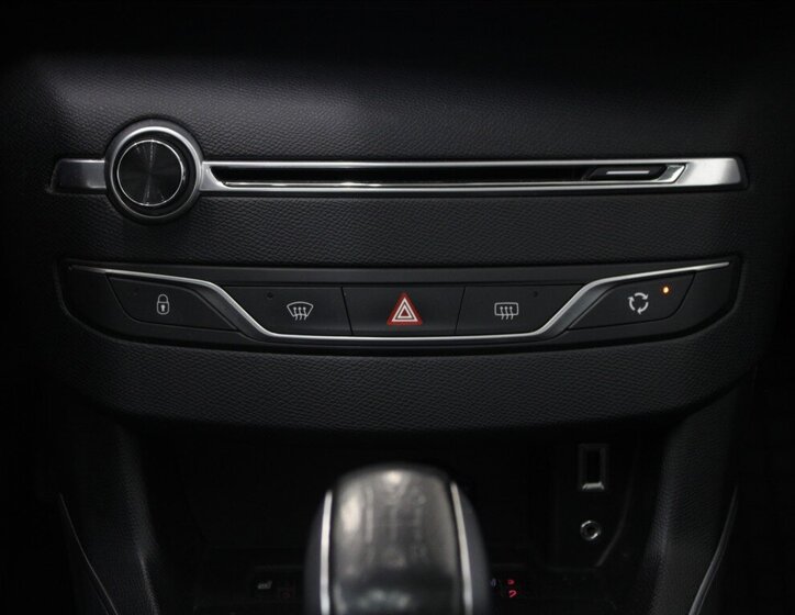 Peugeot 308 Hatchback 1,6 l 73 kw