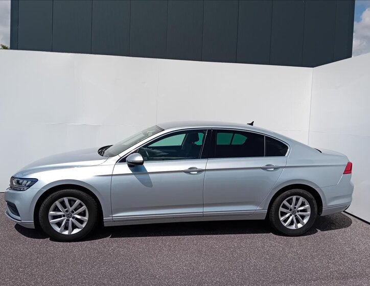 Volkswagen Passat Sedan / Limuzína 1,5 l 110 kw