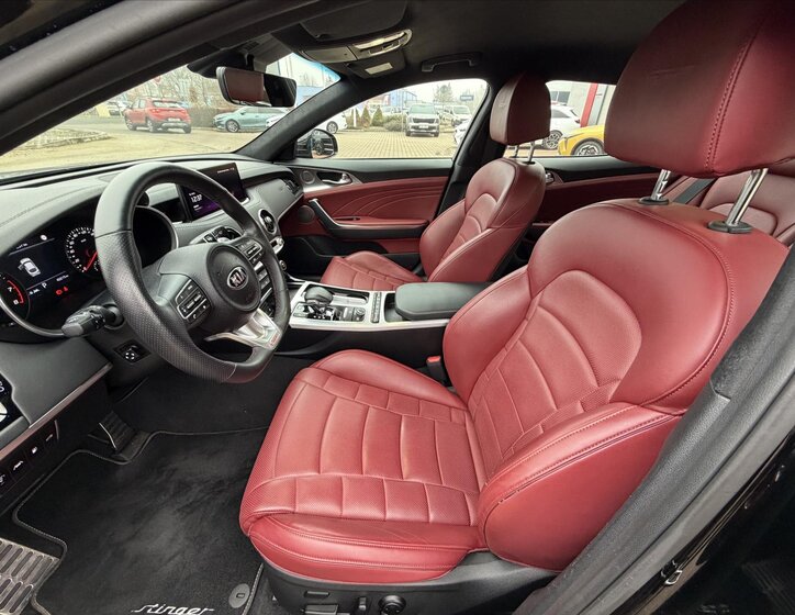 KIA Stinger Hatchback 3,3 l 269 kw
