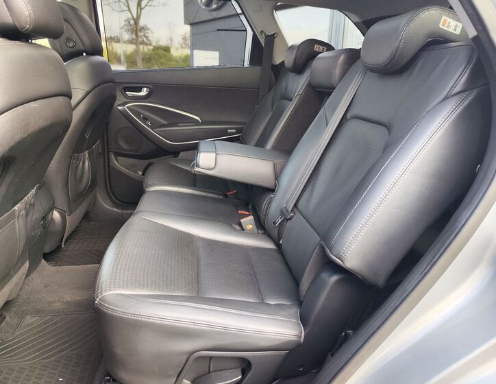 Hyundai Grand Santa Fe 17