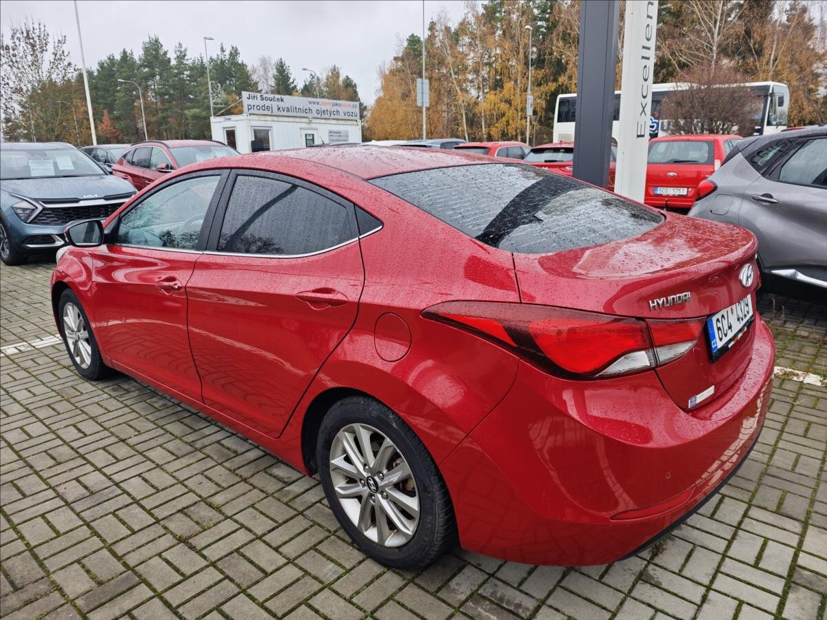 Hyundai Elantra Sedan 1,6 l 97 kw