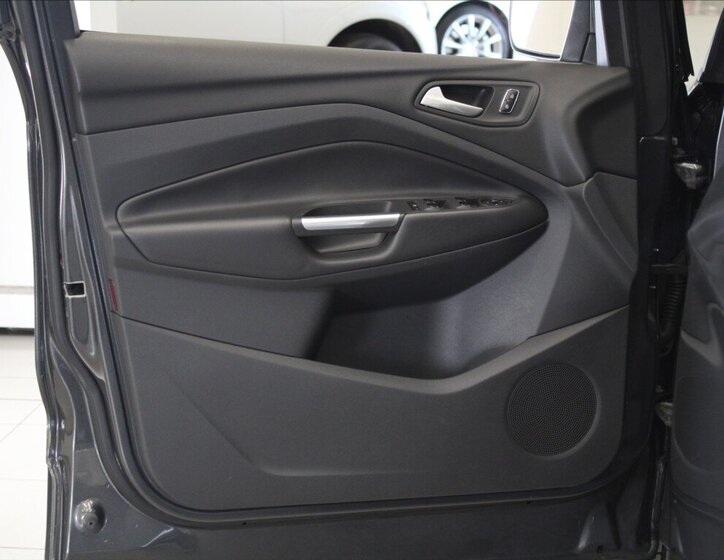 Ford Kuga SUV / Terénní 2,0 l 110 kw