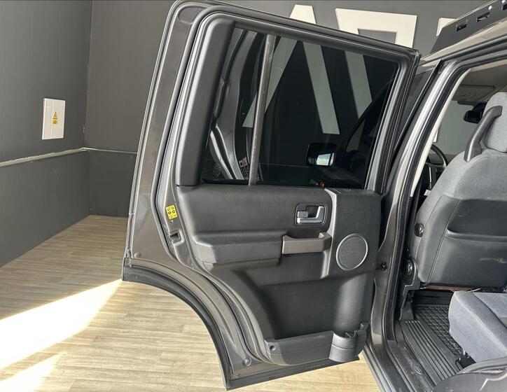 Land Rover Discovery 17