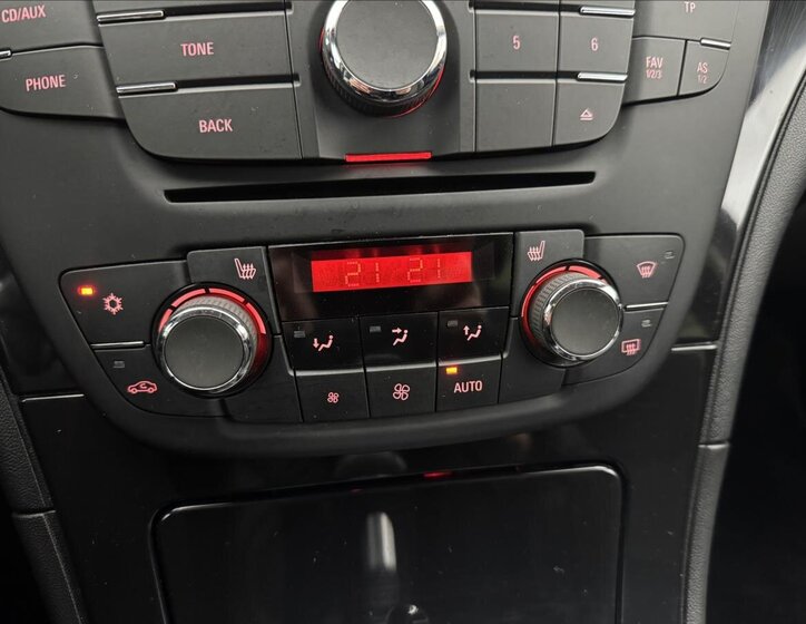 Opel Insignia Sedan / Limuzína 2,0 l 118 kw