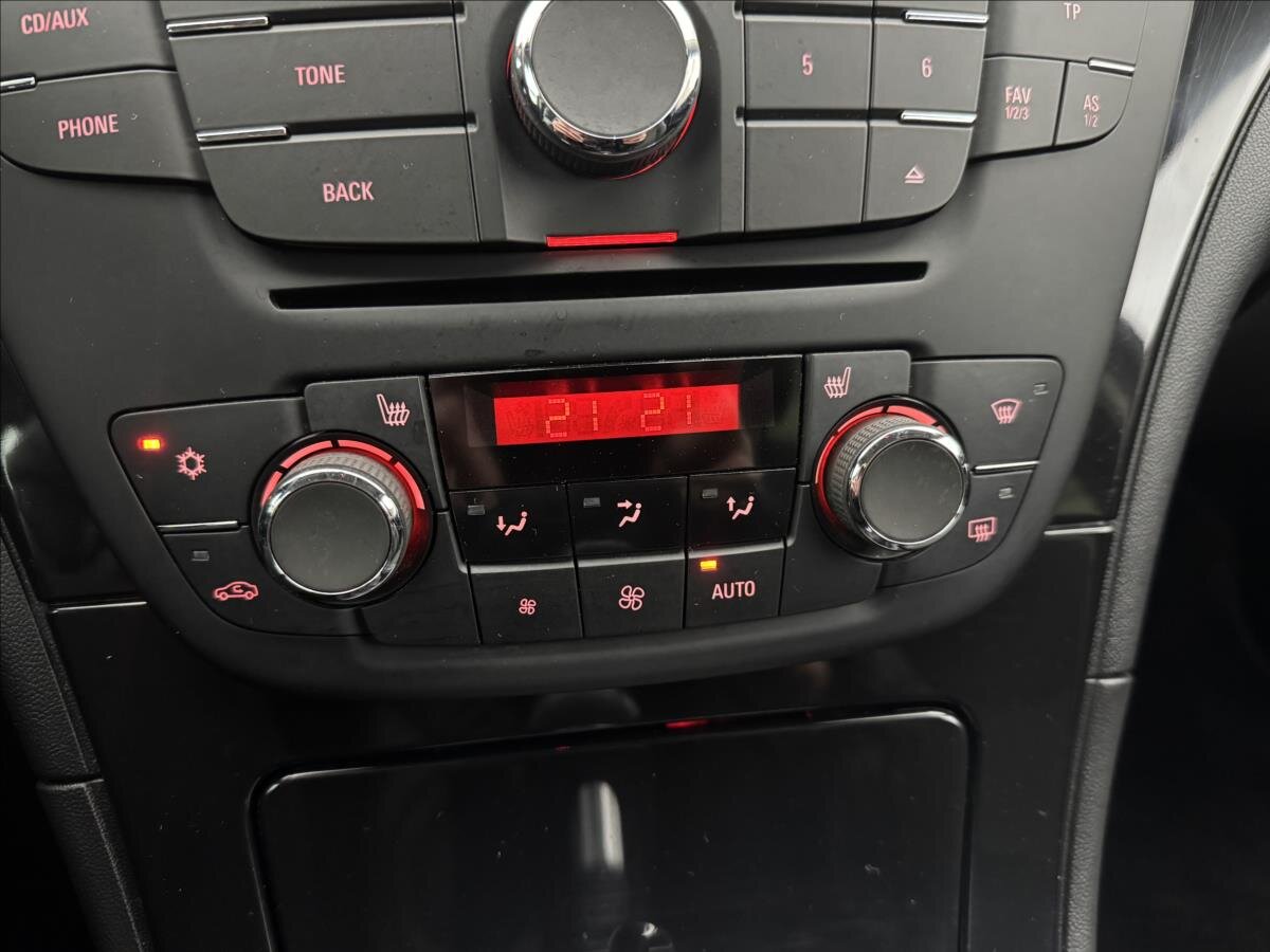 Opel Insignia Sedan / Limuzína 2,0 l 118 kw