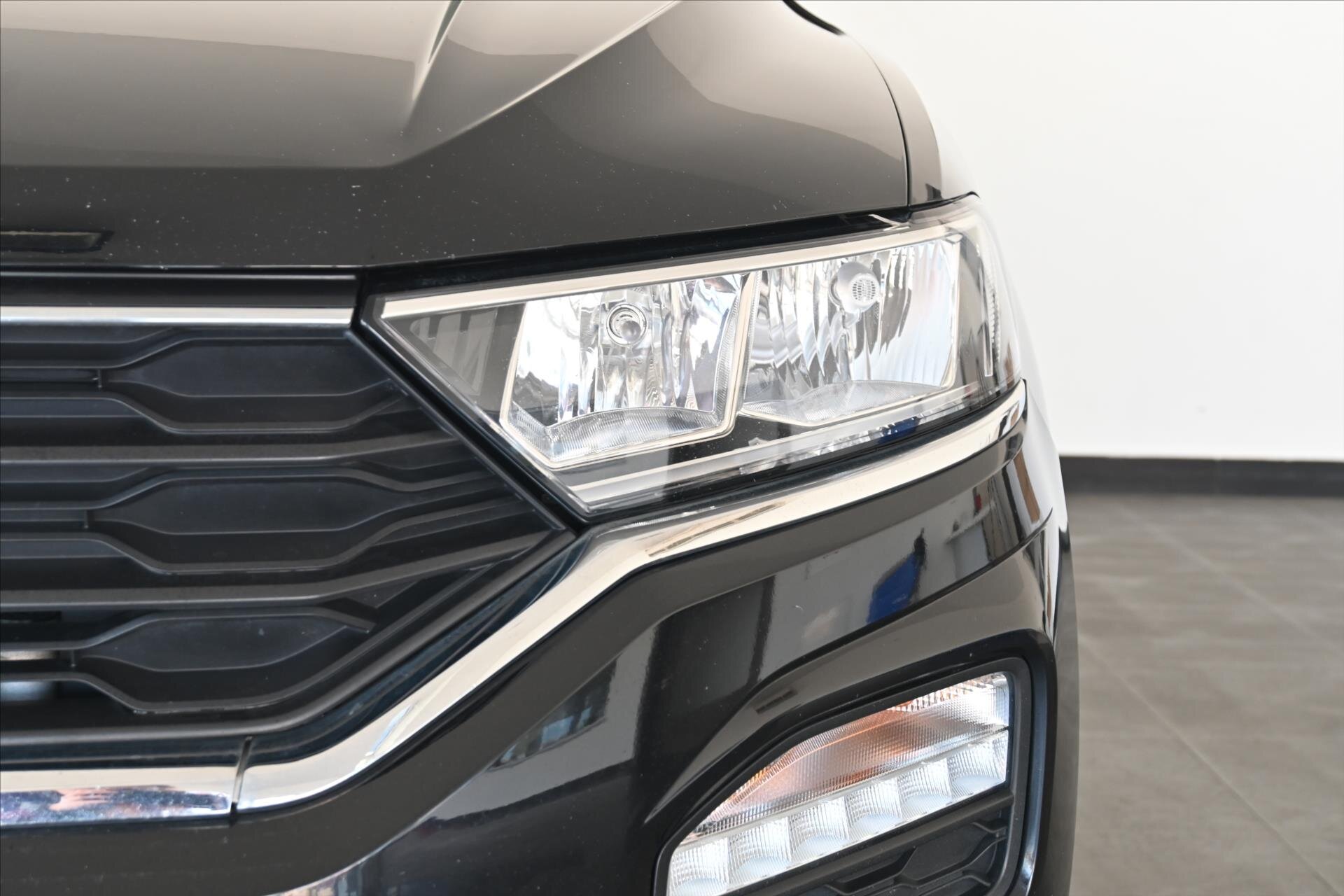 Volkswagen T-Roc SUV / Terénní 1,6 l 85 kw