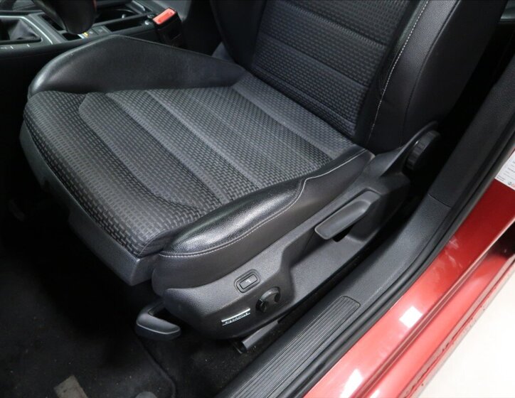 Volkswagen Golf Hatchback 1,2 l 63 kw